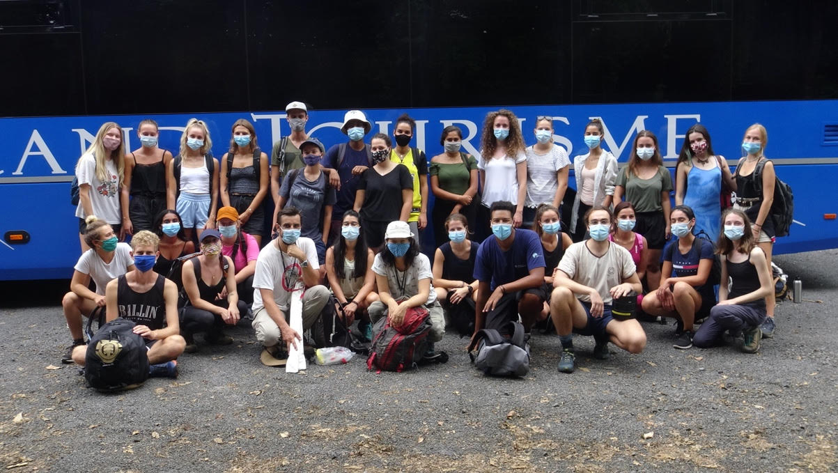 Photo de groupe des étudiants inscrits au cours "An introduction to the natural environments and society of Reunion Island"